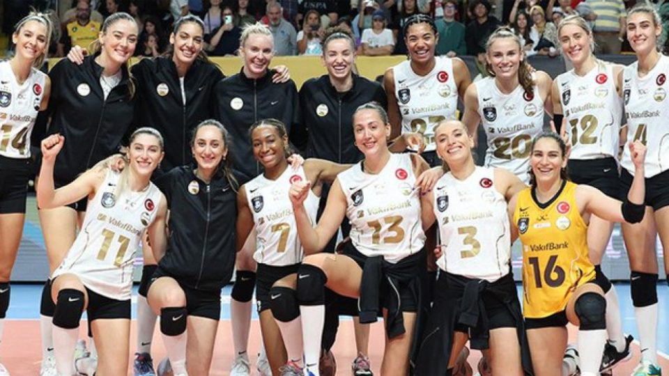 VakıfBank galibiyetle başladı